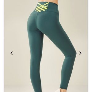 Fabletics High Waisted Powerhold 7/8 Capri L